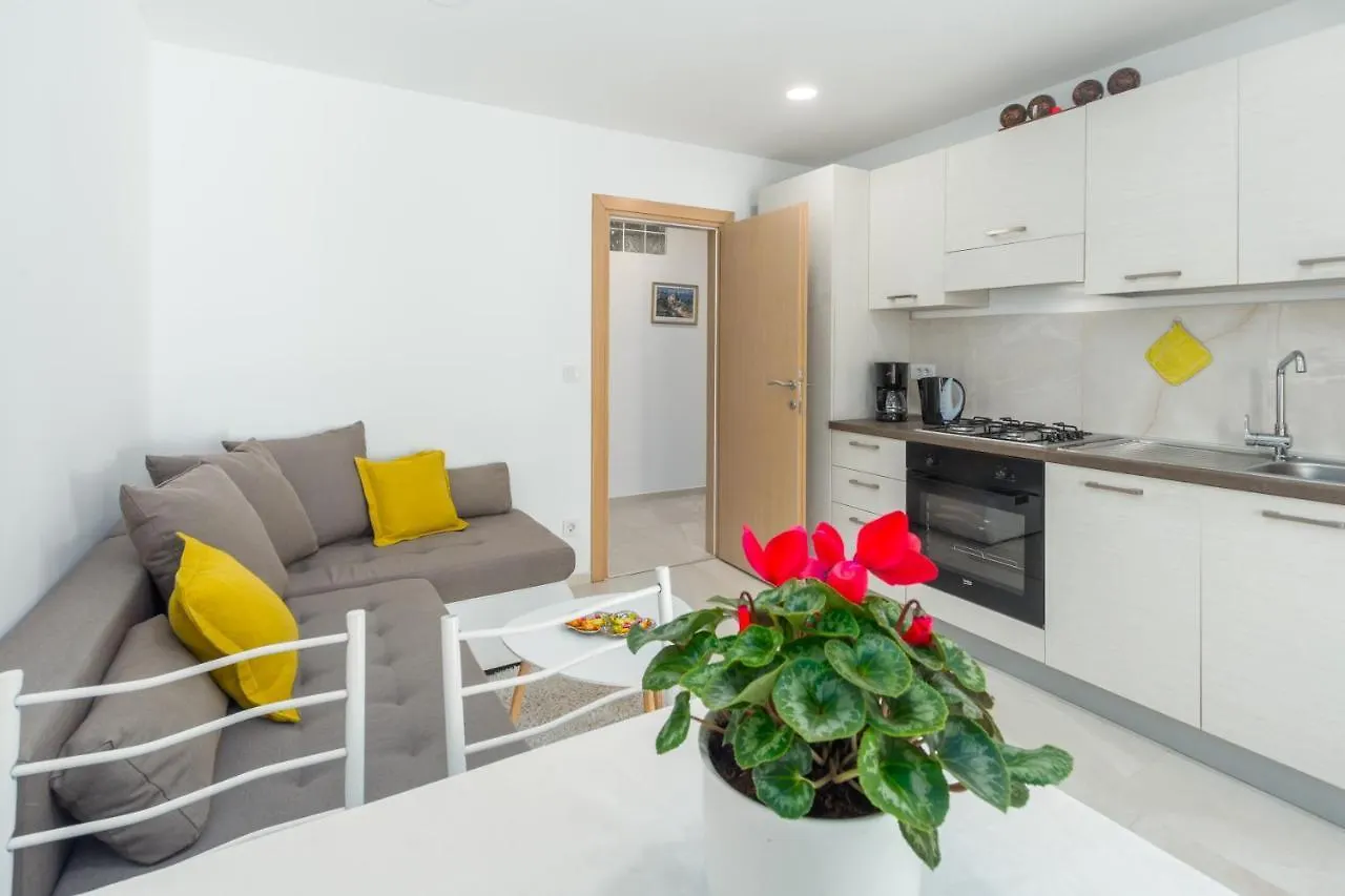 Alex Deluxe Apartments On Beach Poreč