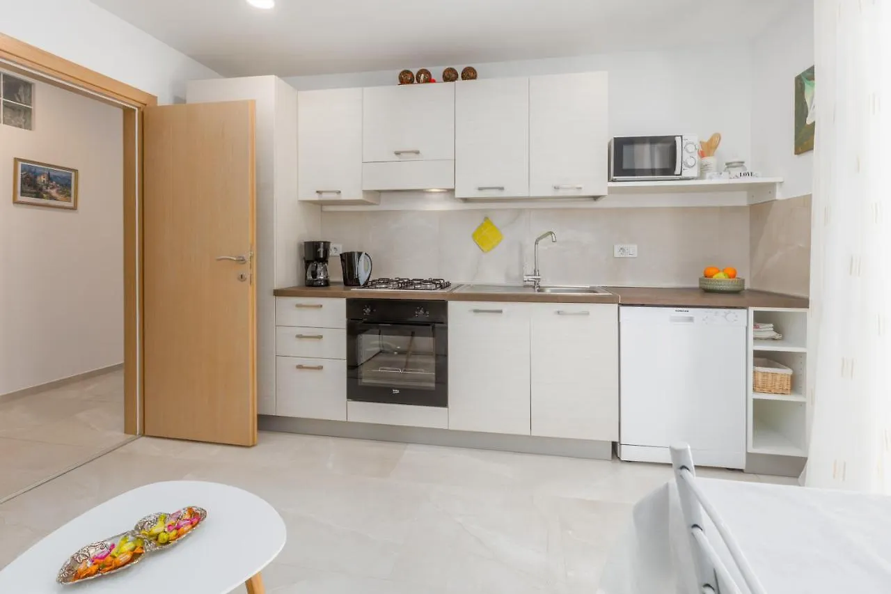 Alex Deluxe Apartments On Beach Poreč