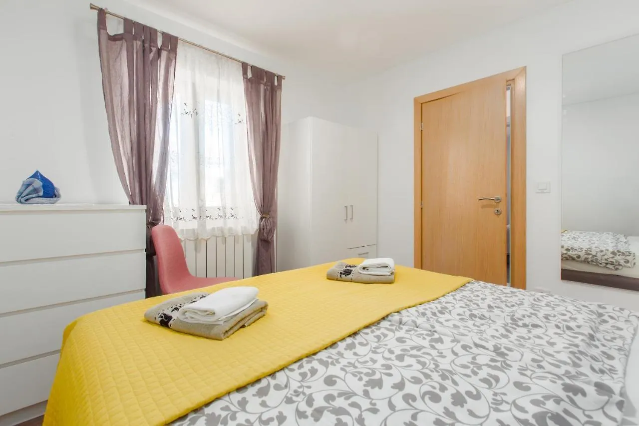 Alex Deluxe Apartments On Beach Poreč