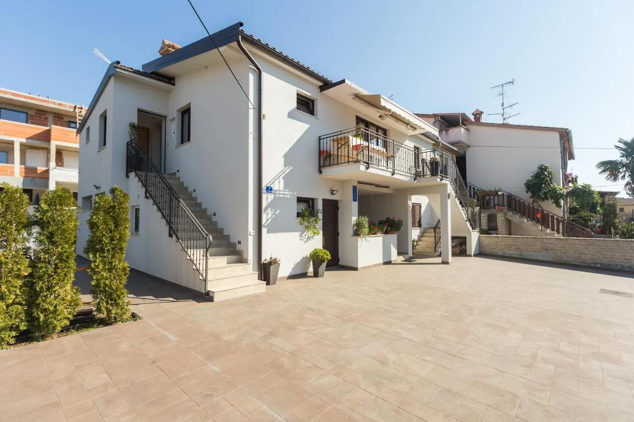Alex Deluxe Apartments On Beach Poreč 0*,