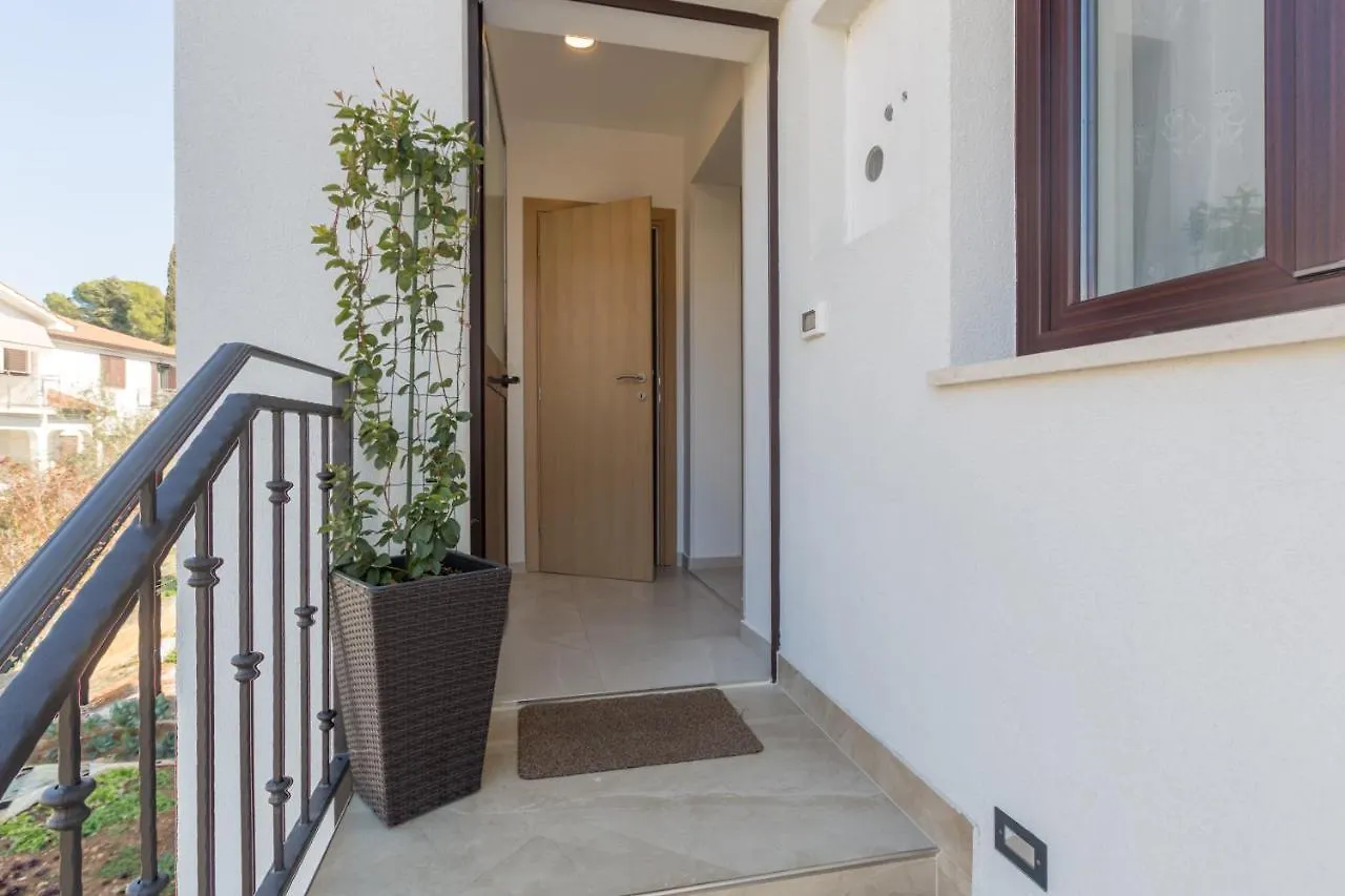 Alex Deluxe Apartments On Beach Poreč