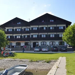 Grünäugl Am Gasthof Gstadt am Chiemsee
